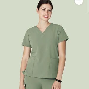 Mandala Women’s XXS scrub set in the color Cool Sage. Only warn a few times.